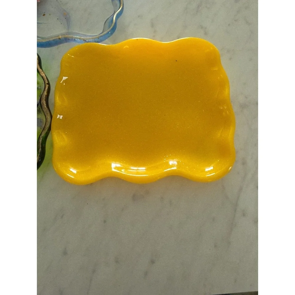 Handmade  Resin  Wavy Edge Plates